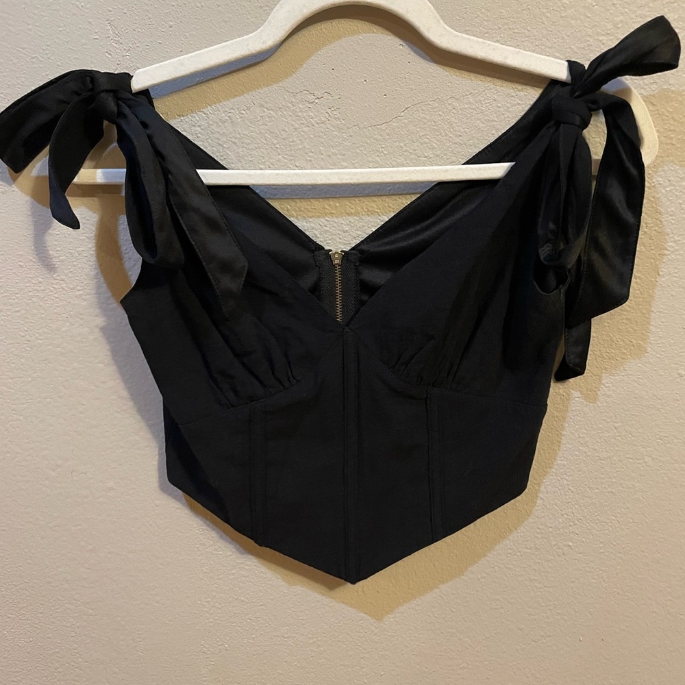 Elegant Black Sleeveless Top with Bow Straps
